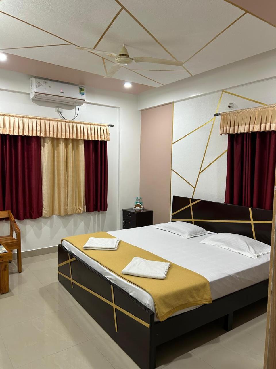 Royal Comfort Inn Bangalore Exterior photo