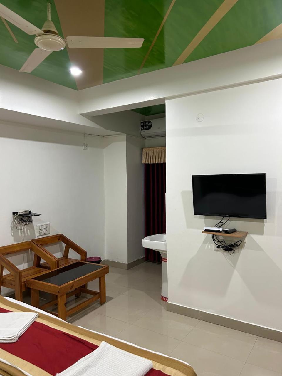 Royal Comfort Inn Bangalore Exterior photo