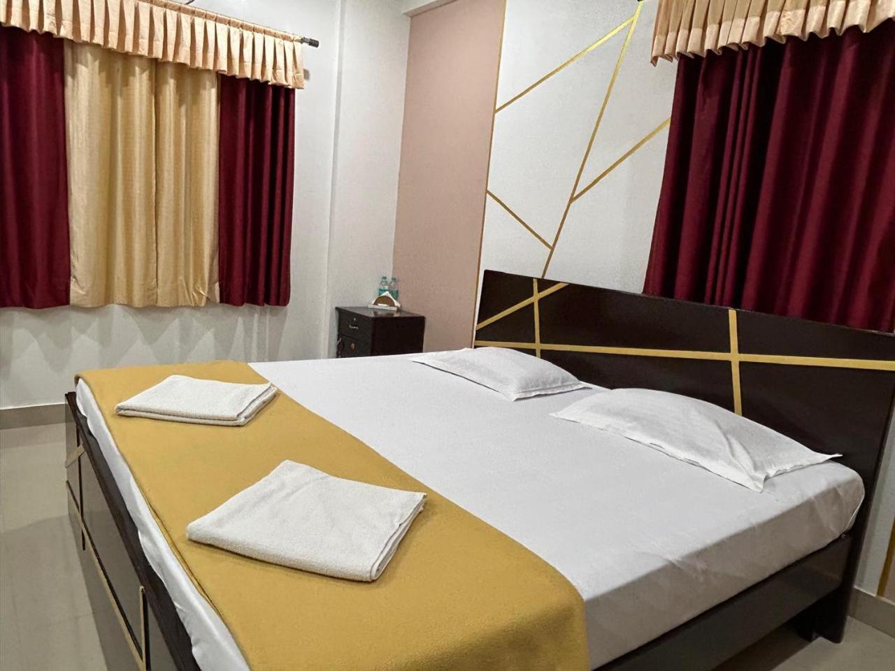 Royal Comfort Inn Bangalore Exterior photo