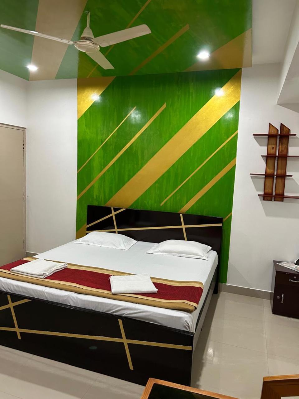 Royal Comfort Inn Bangalore Exterior photo